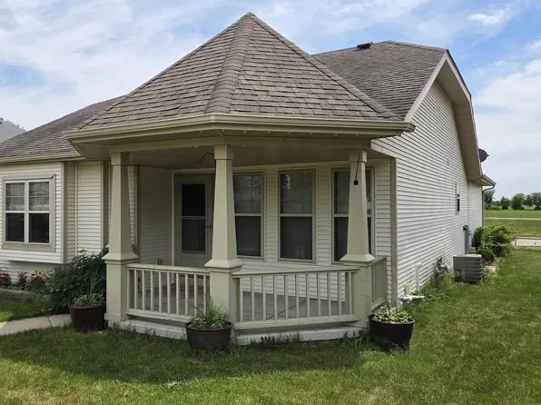137 Covington Cove Cir, Deerfield, WI 53531