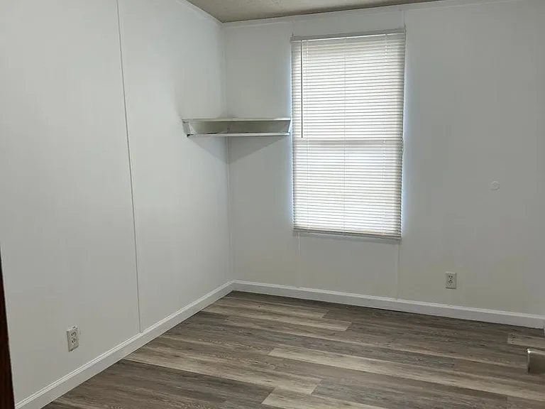 18647 Magnolia Ests — Photo 11