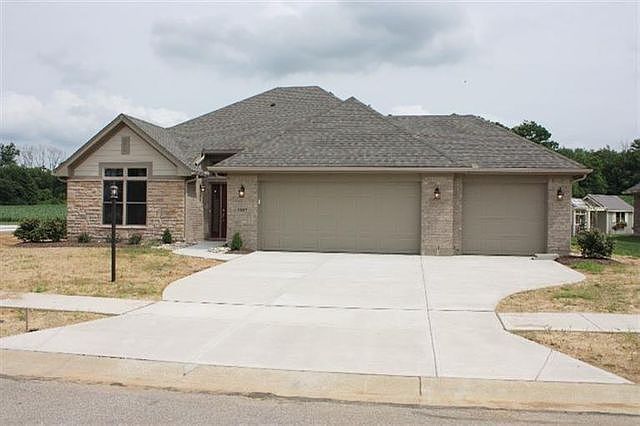 1st image of 2107 Lakeview Dr