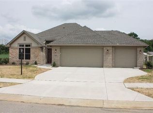 2107 Lakeview Dr, Xenia, OH 45385