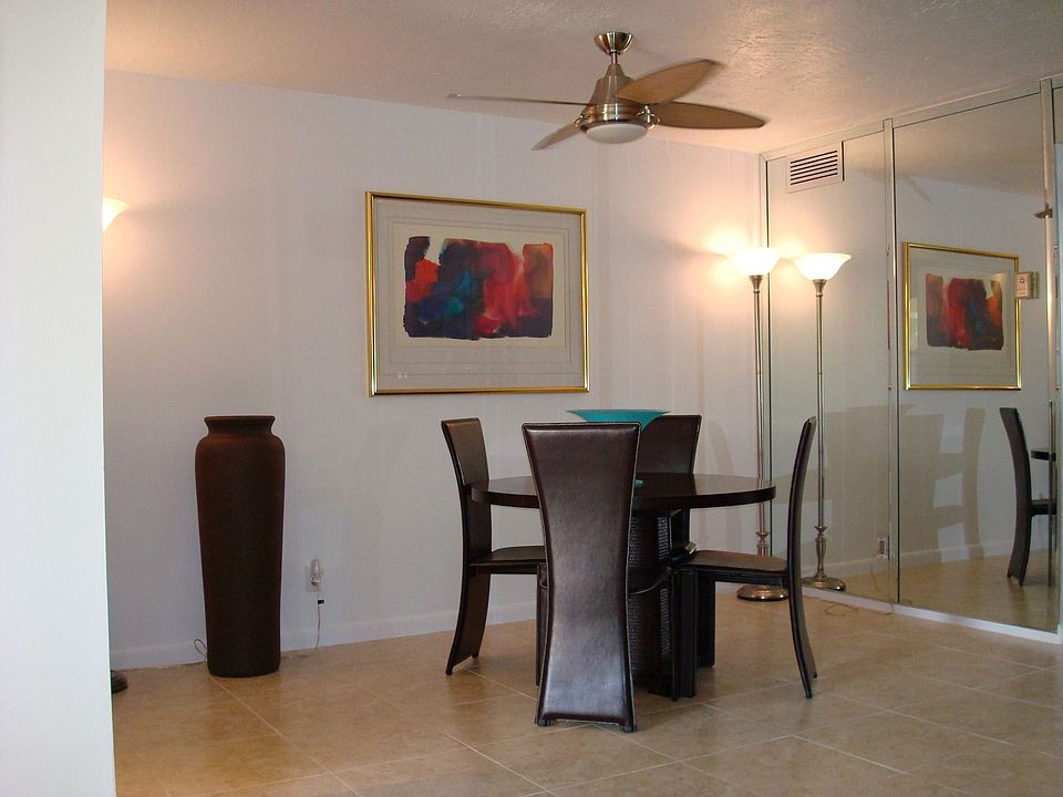 NEW REMODELED 1/1 CLOSE TO BEACH, SHOPS & RESTAURANTS 