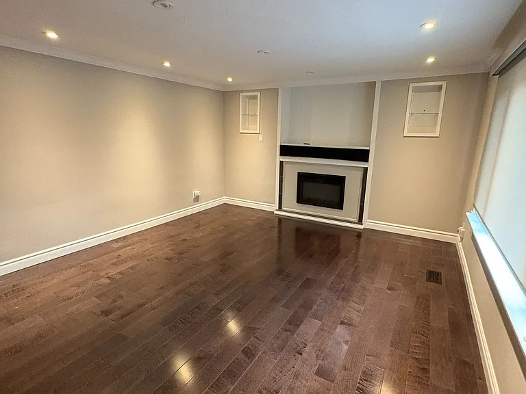 166 Newton St — Photo 8