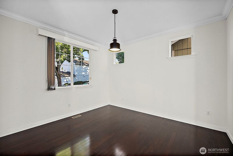 4th image of 6549 Steamer Drive SE