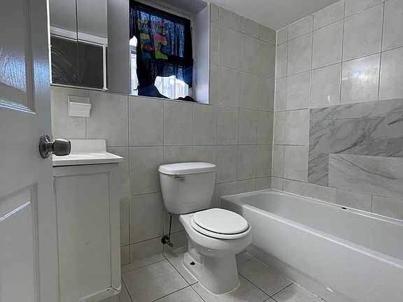 5th image of 261 Halladay St Floor 1
