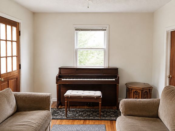 4th image of 1212 Giles Rd
