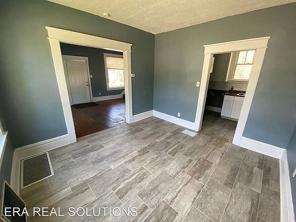 3rd image of 415 S Ogden Ave