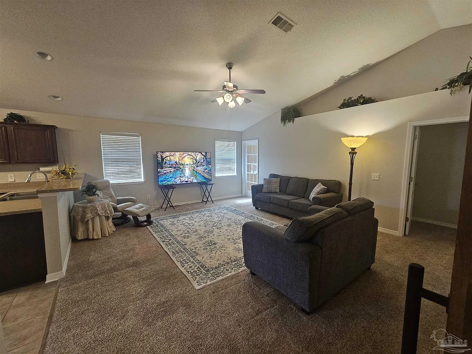 3 bed, 1700 sqft, $2,150 — Photo 2