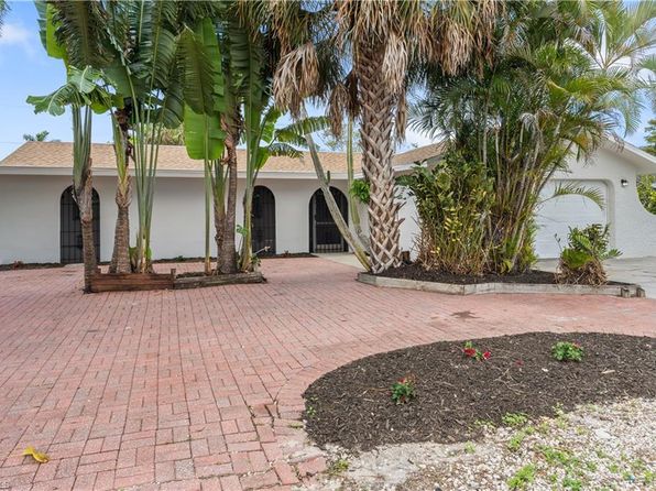 8925 Dorchester St, Fort Myers, FL 33907