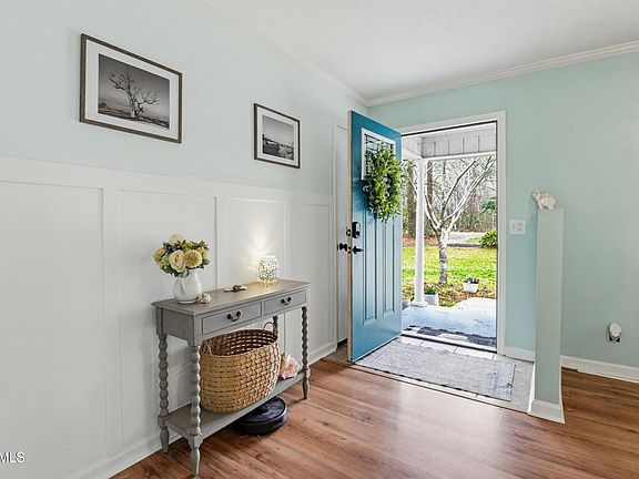 4th image of 640 Old House Rd