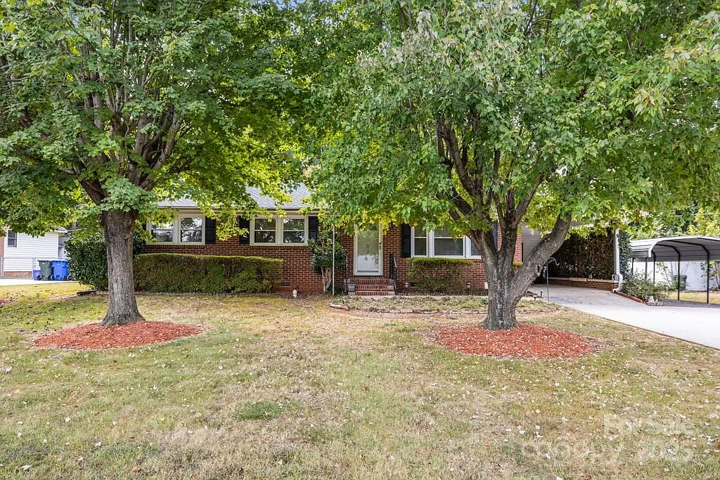 873 Kentwood Dr photo 1