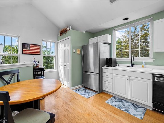 2nd image of 212 Vista Cir #12A