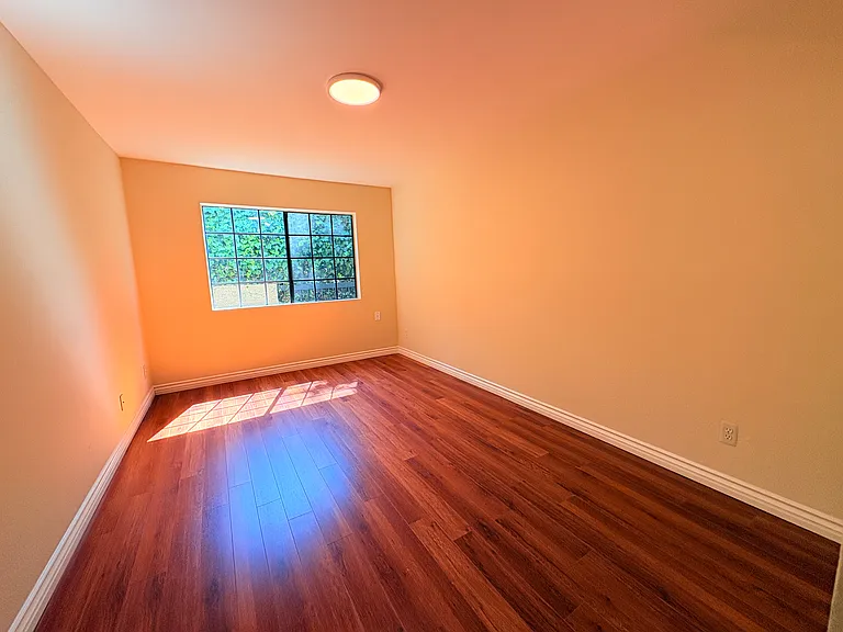 615 W Milford St — Photo 22