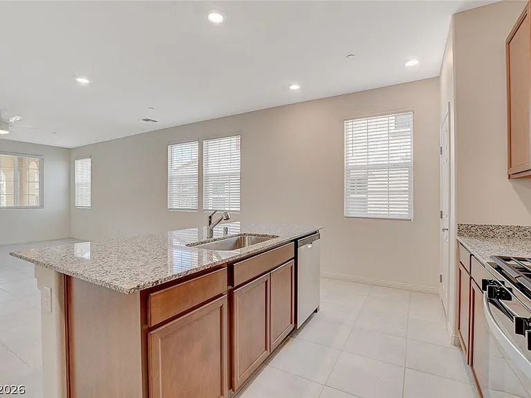 2615 Esposende St — Photo 17