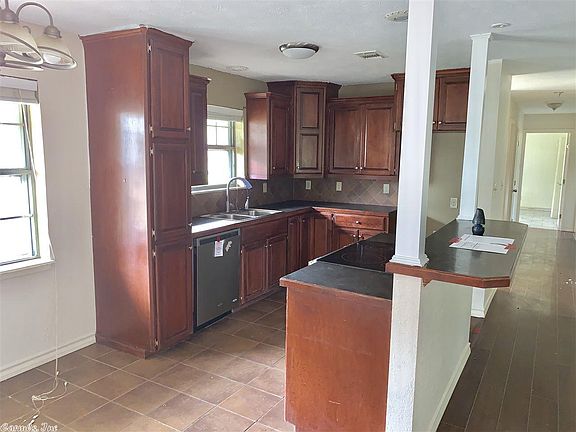 5th image of 12 N Hermitage Dr