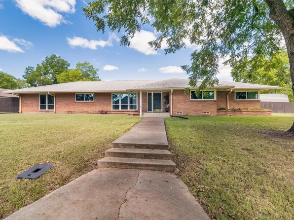 406 W Dallas St, Wolfe City, TX 75496