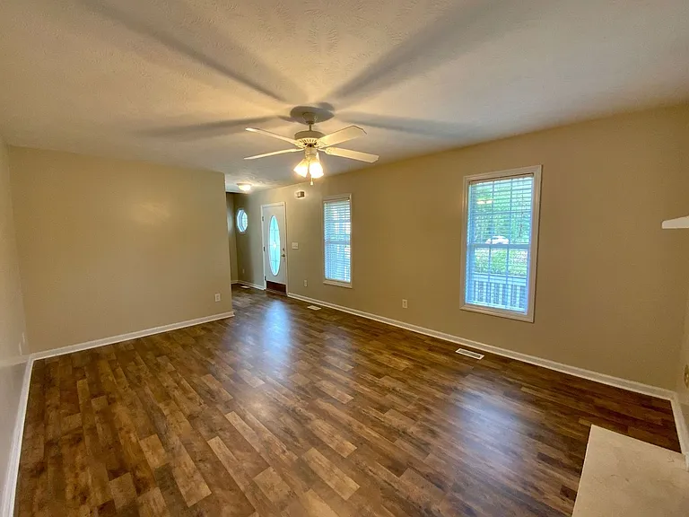 202 Thrush Ct — Photo 3
