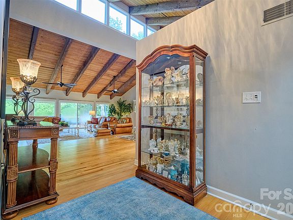 4th image of 36 Fairway Rdg