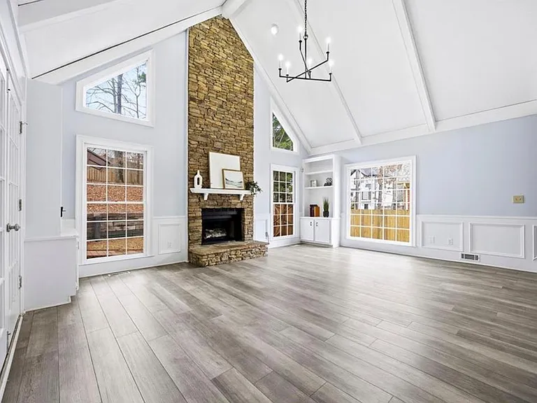 125 Sandridge Ct — Photo 8