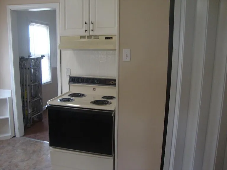 27107 Seyburn Ave — Photo 12