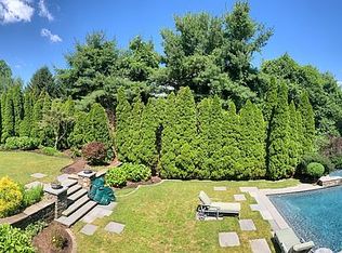 10 McGrath Dr, Cresskill, NJ 07626