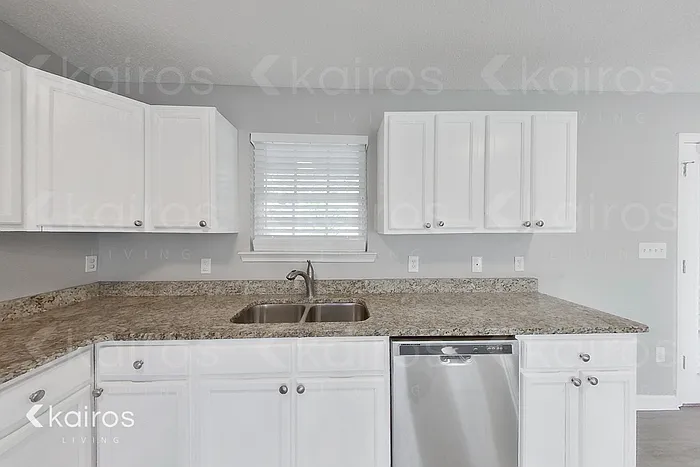 334 Amanda Dr — Photo 9