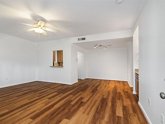 3rd image of 1100 Augusta Dr APT 83