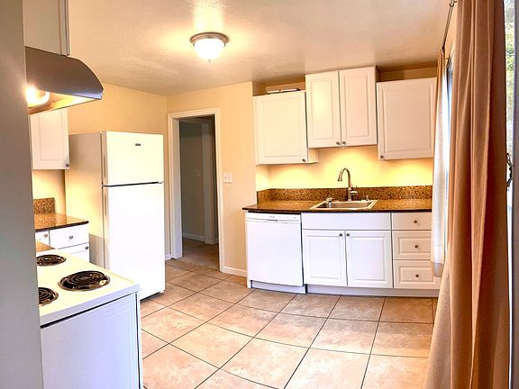 3rd image of 2408 W Queen Ave