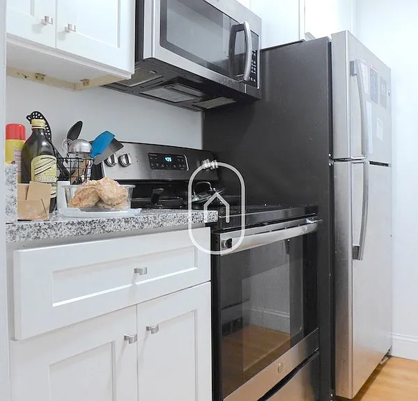 33 Cunard St #5 — Photo 12