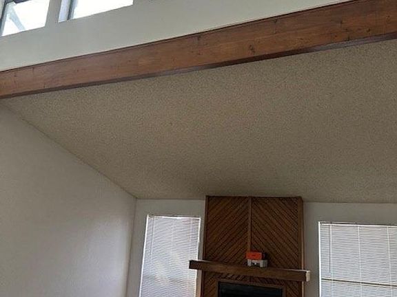 4th image of 802 Colonial Ct
