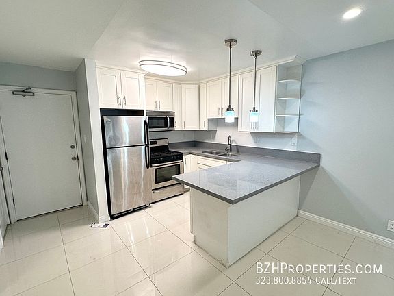 2nd image of 3100 1/2 Bellevue Ave #110