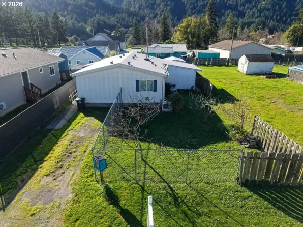 631 2nd Ave, Powers, OR 97466