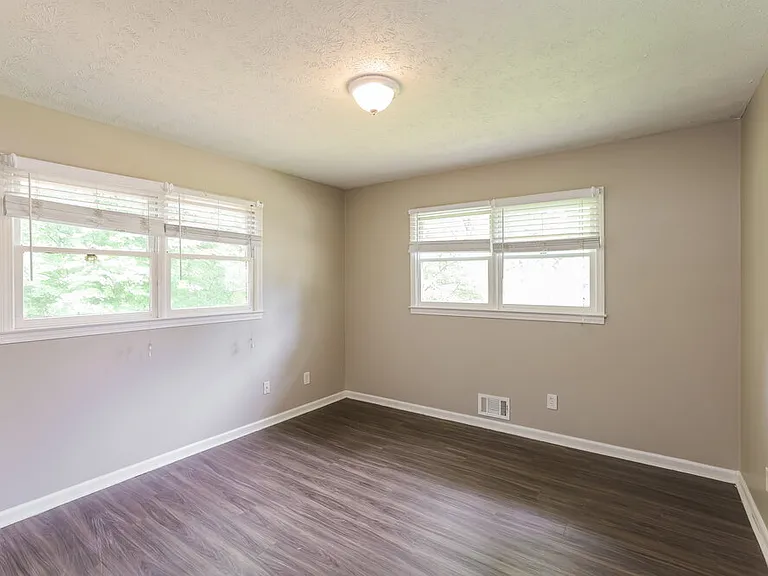 970 Kathryn Ct — Photo 12