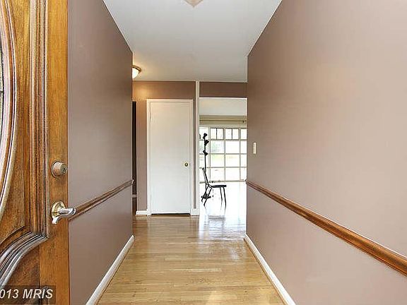 3rd image of 303 Mount Vernon Pl