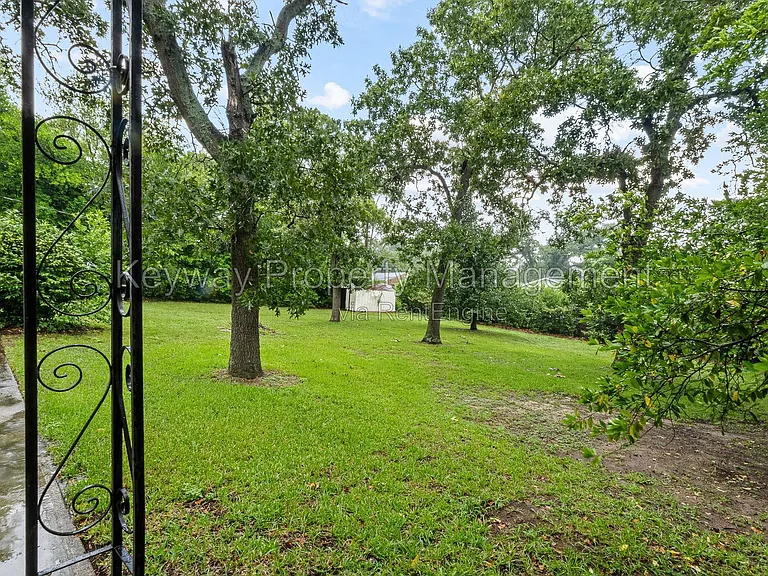 1823 Curtis Dr — Photo 21
