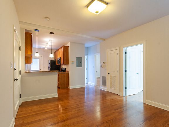 4th image of 3437 N Lakewood Ave #2F