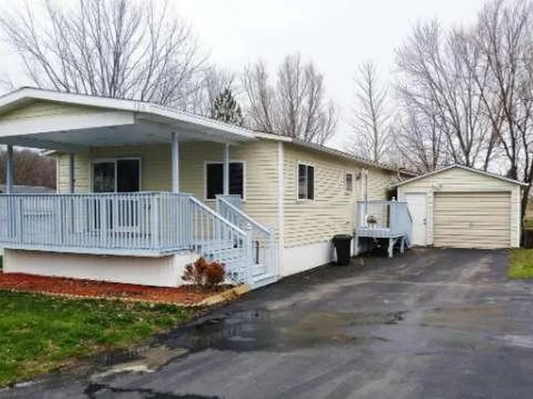 130 Serenity Oaks Ter, Watertown, WI 53098