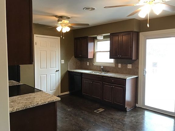 Kitchen with Granite Counters!