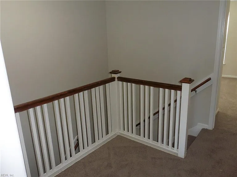 2364 Charing Cross Rd — Photo 17