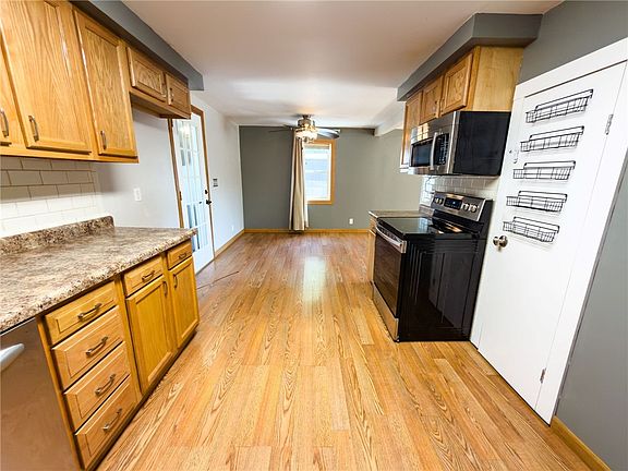 4th image of 908 Pine St