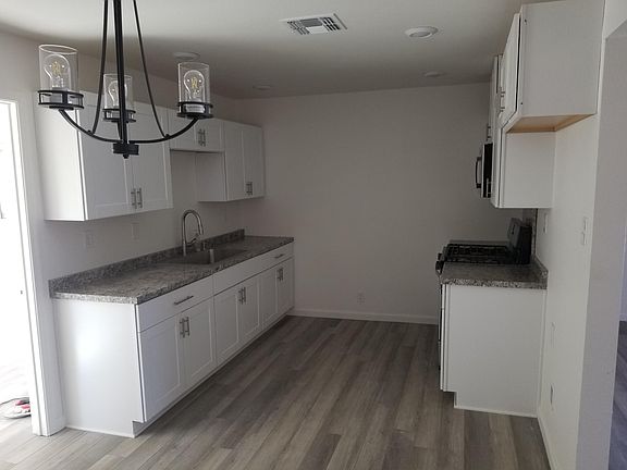 2nd image of 204 W Pearl Ave