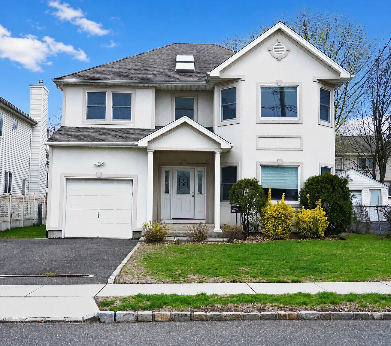 4 bed, 2.5 bath, 2664 sqft, $5,900 — Photo 1