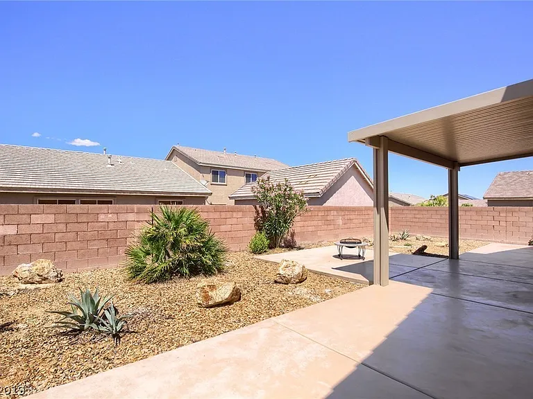 2516 Alma Lidia Ave — Photo 20