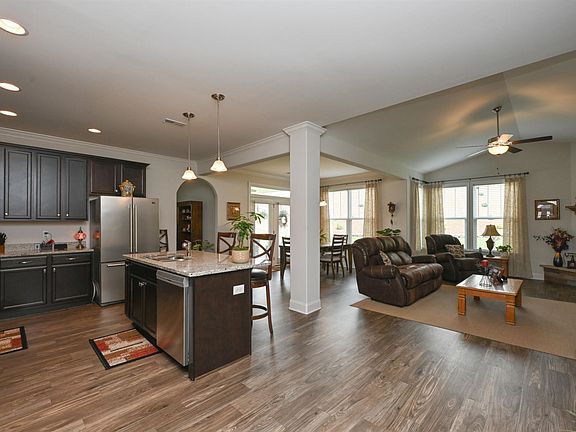 5th image of 29 Bishop Lake Way
