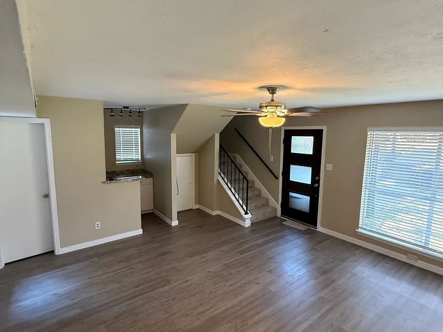 2 bed, 1.5 bath, 1053 sqft, $1,675 — Photo 3