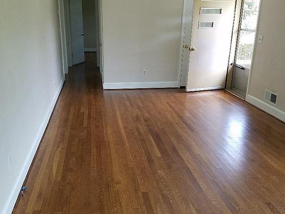 3rd image of 803 Yorkshire St