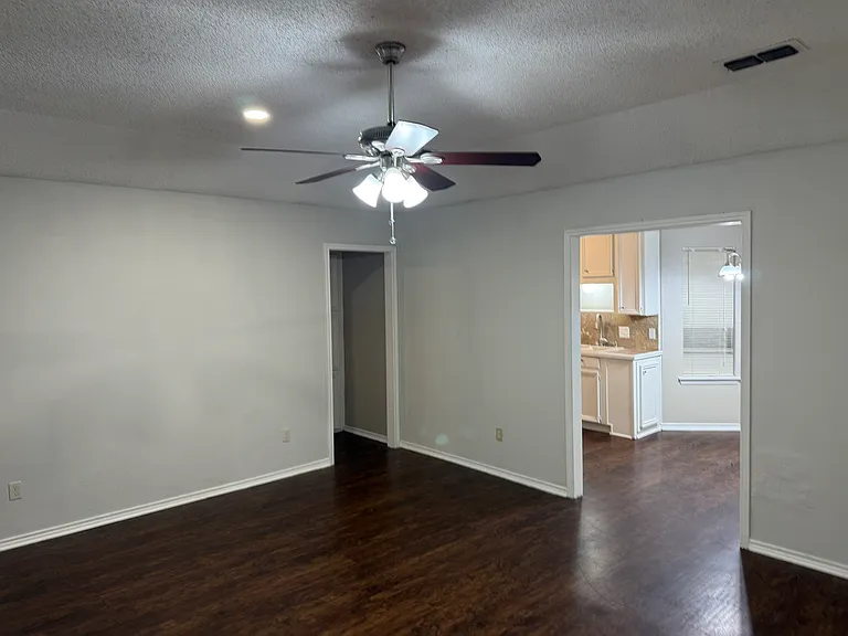 221 Arnold St — Photo 4