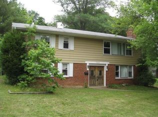 1004 Cottage St SW, Vienna, VA 22180