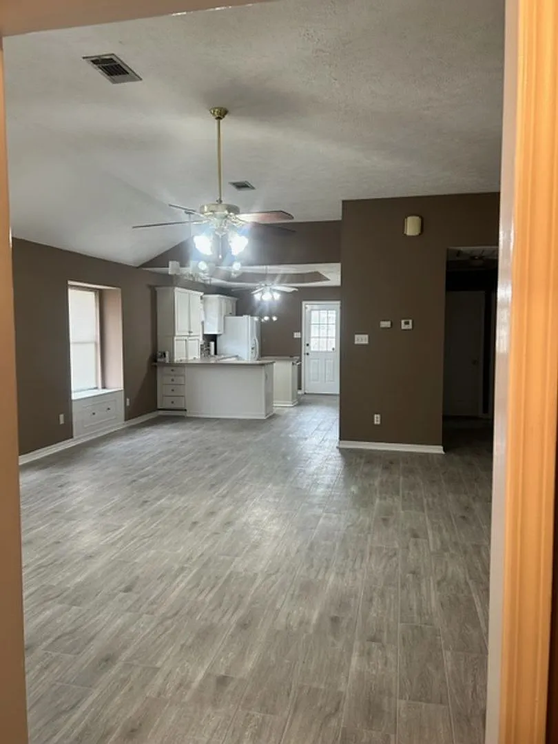 3 Bedroom Metairie Home for Rent — Photo 2