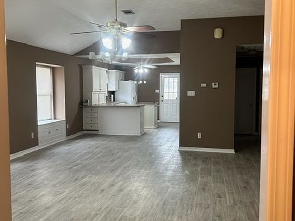 2nd image of 4409 Calumet St