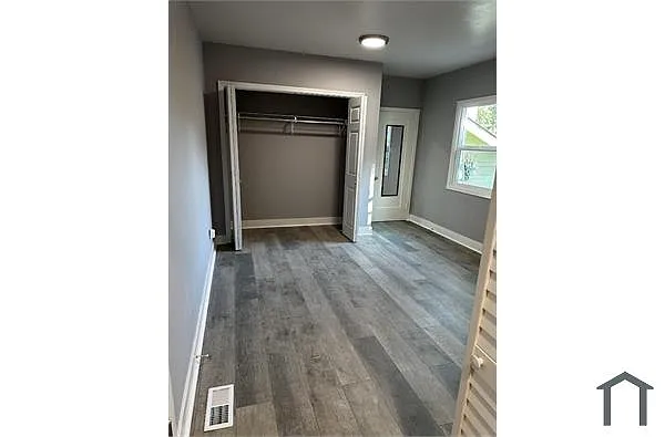 3253 Lynde St photo 1
